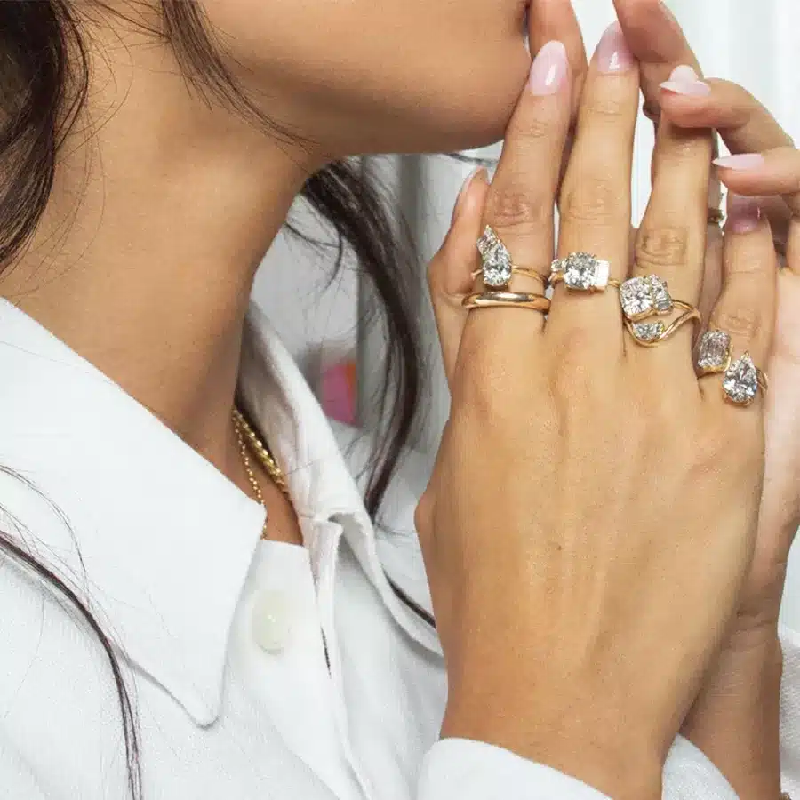 Nhẫn Cầu Hôn Three-Stone Cushion-Baguette Band