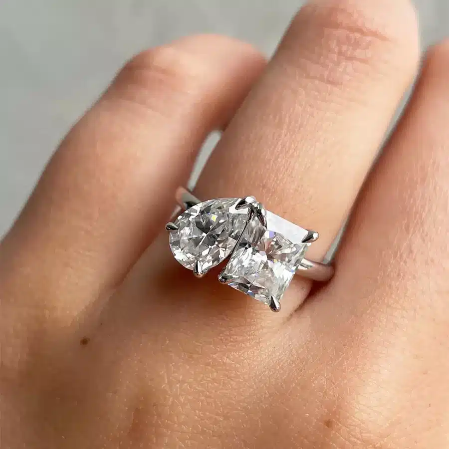 Nhẫn Cầu Hôn Toi Et Moi Pear-Radiant Close Band