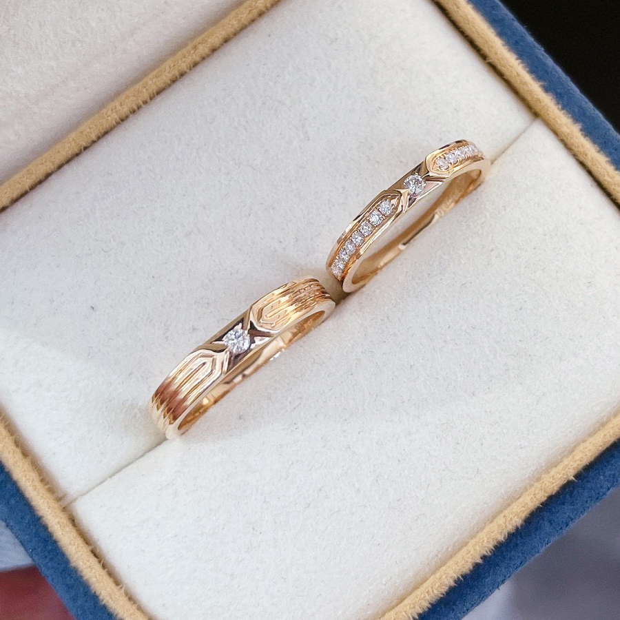 Nhẫn cưới kim cương tự nhiên Gentle Touch 18K - WRBD-HK019