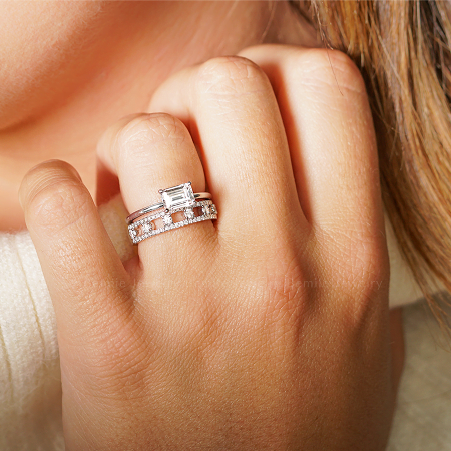 Nhẫn Cầu Hôn Classic Emerald Solitaire