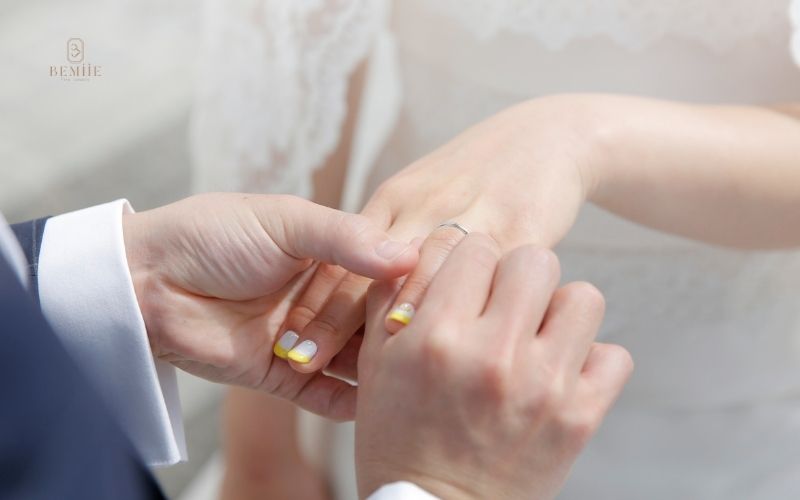 trao nhẫn cưới ở nhà trai hay nhà gái