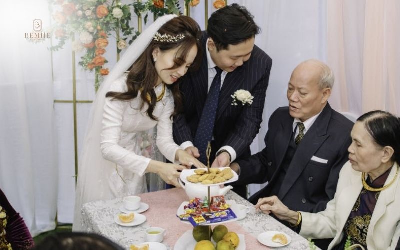 trao nhẫn cưới ở nhà trai hay nhà gái