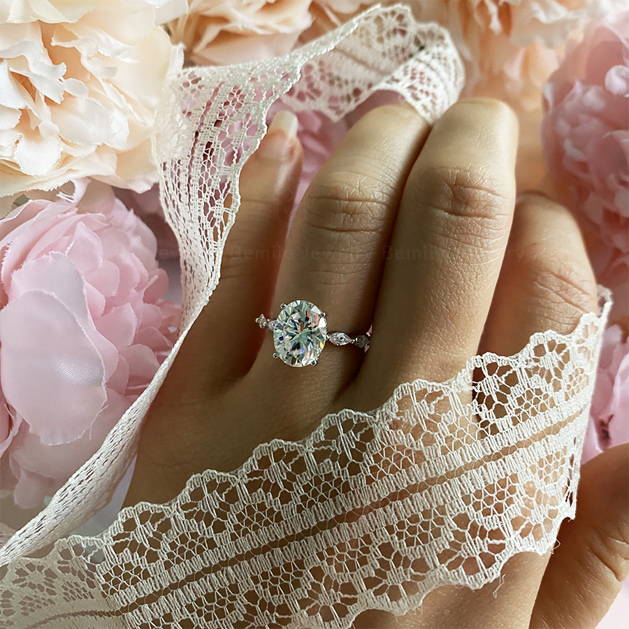 Nhẫn Cầu Hôn Oval Hidden Halo Pave