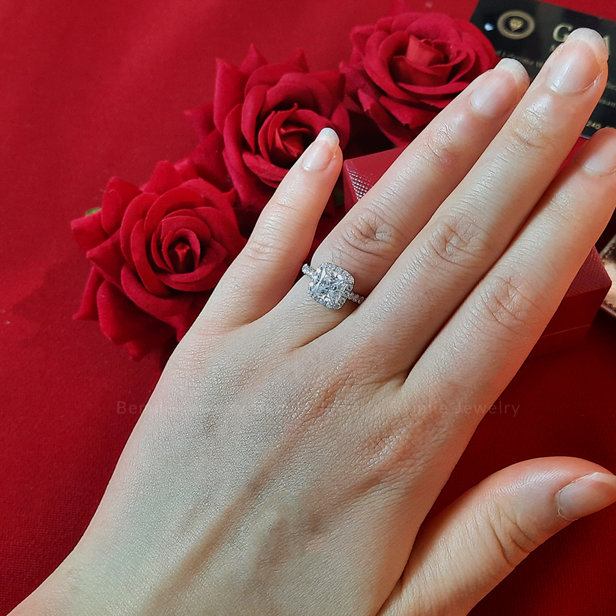 Nhẫn Cầu Hôn Princess Halo Pave