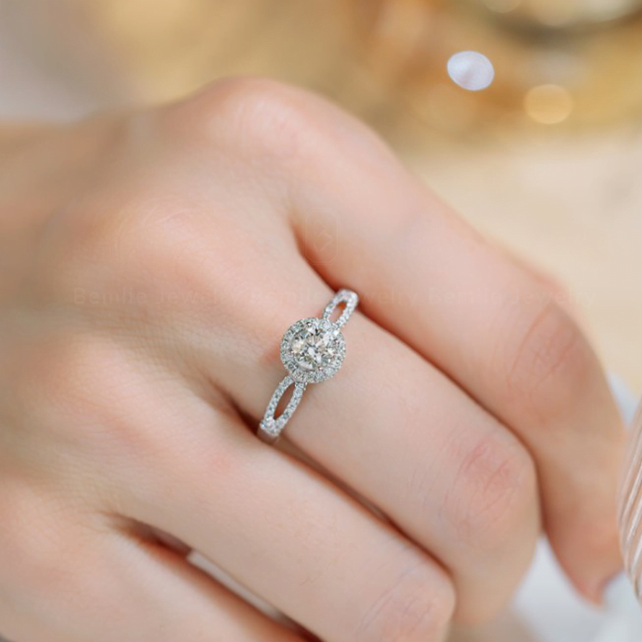 Nhẫn Cầu Hôn Kim Cương Round Halo Queen 18K