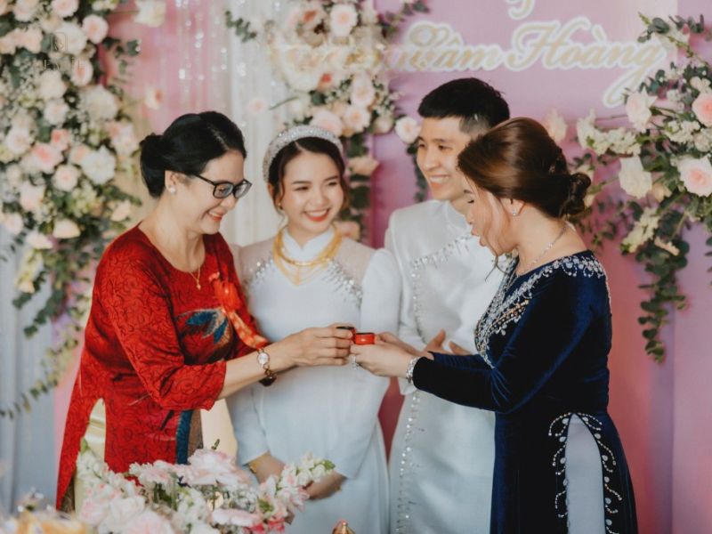 mẹ chồng có đi đón dâu không