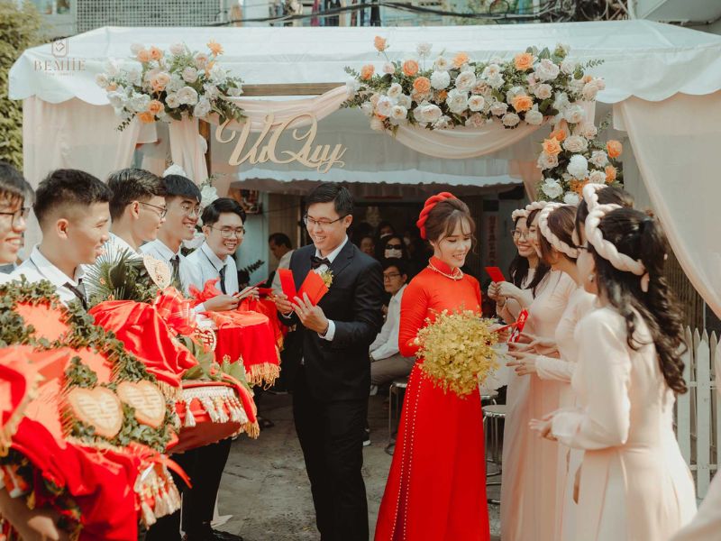 mẹ chồng có đi đón dâu không