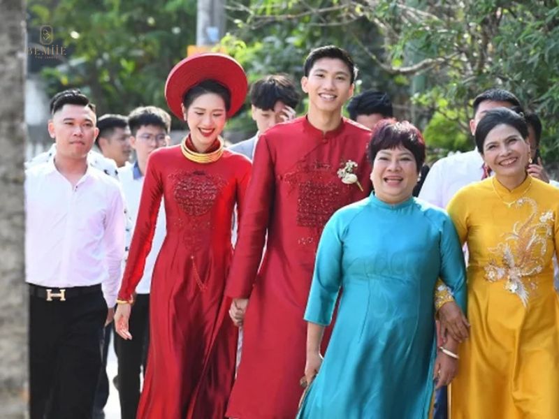 Mẹ cô dâu có được đi đưa dâu không?