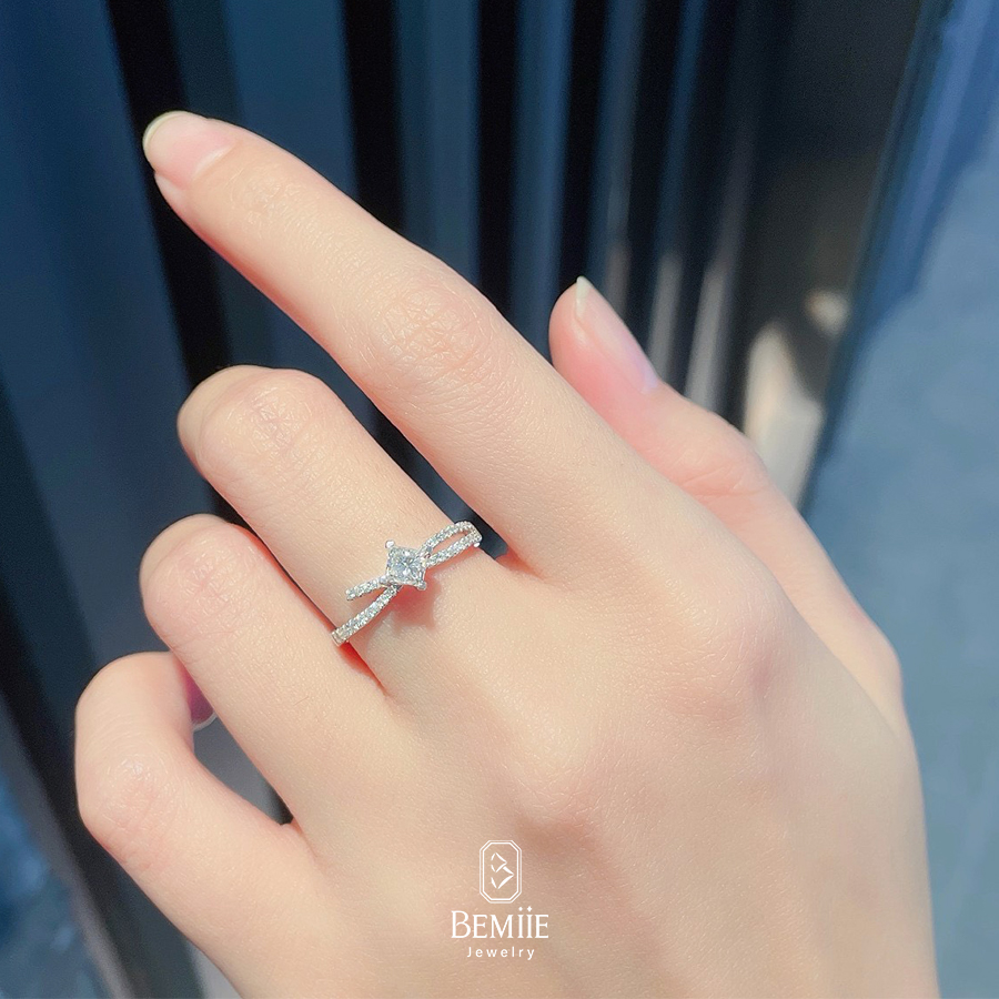 Nhẫn Cầu Hôn Kim Cương Tự Nhiên My Petite Princess 18K ERBD003