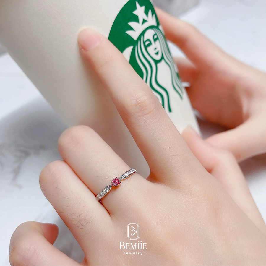 Nhẫn Cầu Hôn Kim Cương Tự Nhiên Petite Pink Round 18K ERBD001