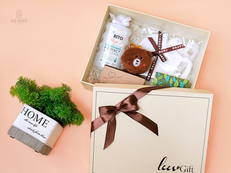 sinh nhật bạn gái nên tặng gì