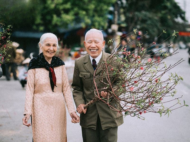 tặng quà kỷ niệm ngày cưới cho bố mẹ