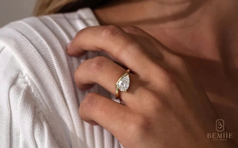 Các chàng trai nên lựa chọn thiết kế nhẫn cầu hôn tại các thương hiệu uy tín