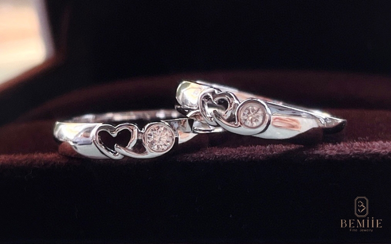 Nhẫn cưới kim cương luôn là biểu tượng của tình yêu vĩnh cửu và được nhiều cặp đôi lựa chọn