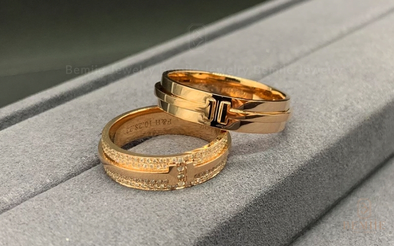 Hầu hết các kim loại quý đều có thể sử dụng làm nhẫn khắc tên