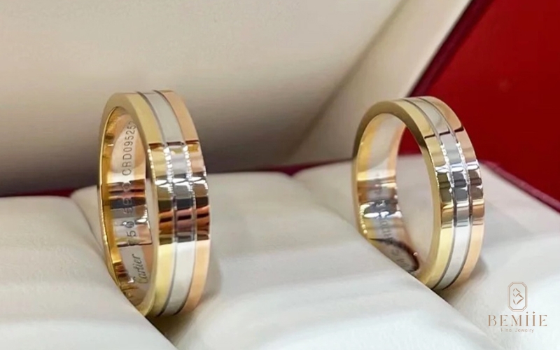 Mẫu nhẫn khắc tên của cặp đôi thể hiện ý nghĩa gắn bó không tách rời