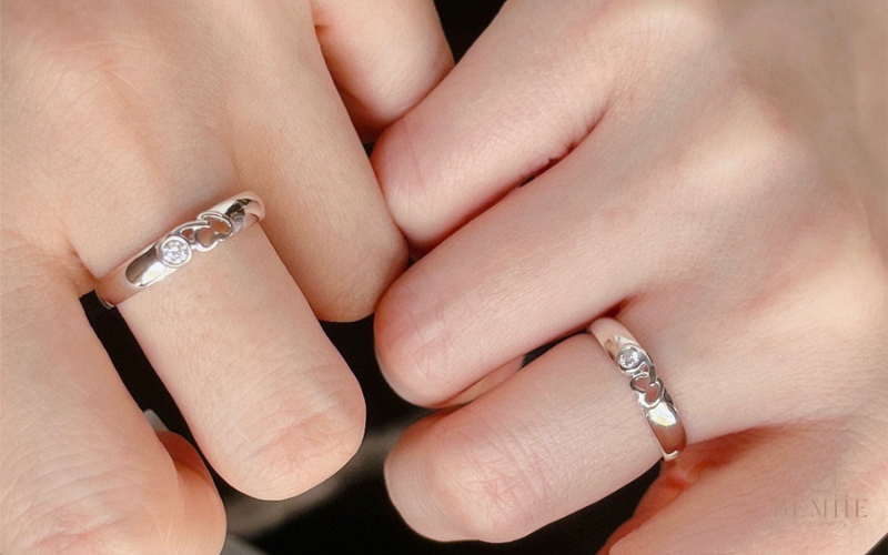 Mẫu nhẫn khắc hình trái tim cho tình yêu nồng nhiệt, lãng mạn