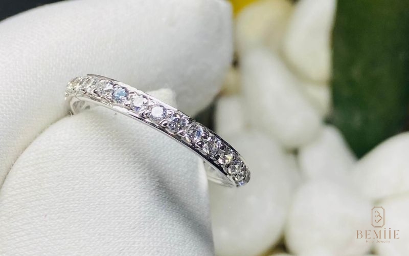 Nhẫn vàng trắng toát lên vẻ đẹp tinh khôi và sang trọng