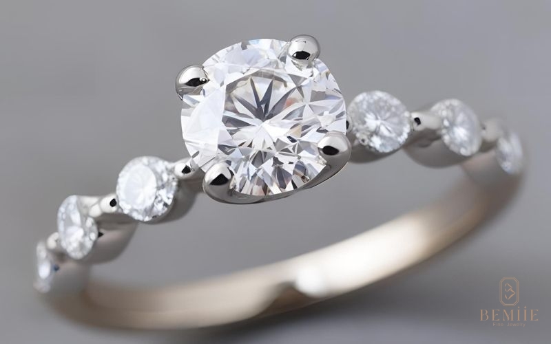 Rực rỡ như tình yêu vĩnh cửu, nhẫn đính đá quý lấp lánh ánh sáng phù hợp với những khoảnh khắc đặc biệt