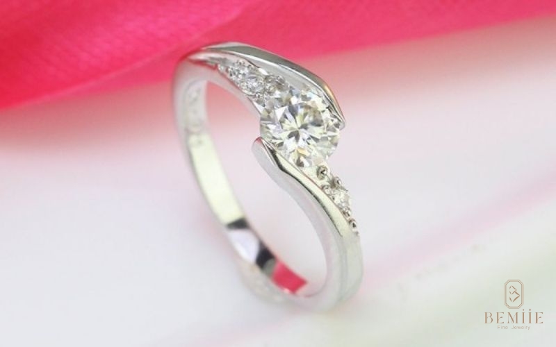 Nhẫn bạc tại Bemiie từ tối giản thanh lịch đến họa tiết cá tính, thể hiện dấu ấn riêng của bạn