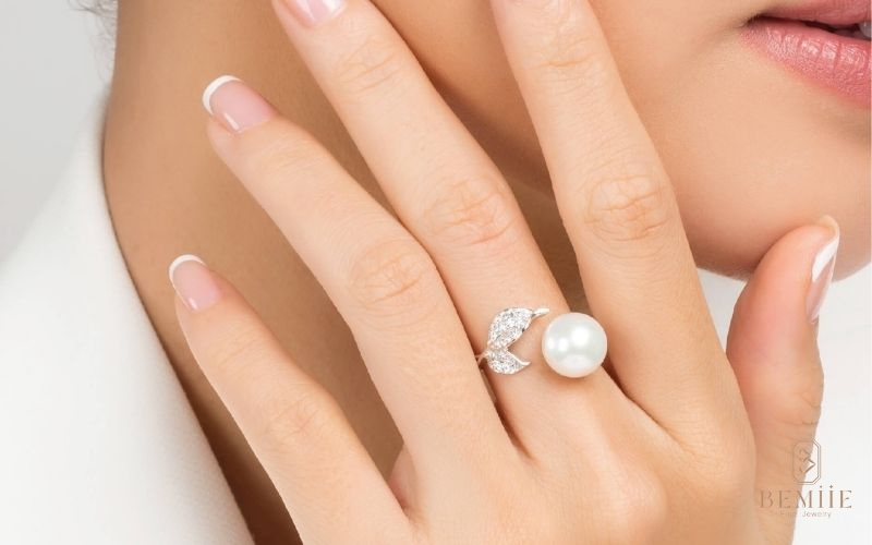 Nhẫn đính ngọc trai tại Bemiie – Vẻ đẹp thanh khiết, dịu dàng như ánh trăng rằm