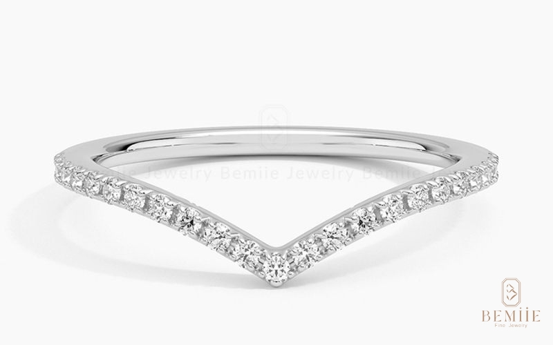 Nhẫn thiết kế Eternity Queen Crown tôn vinh lên vẻ đẹp của phái nữ