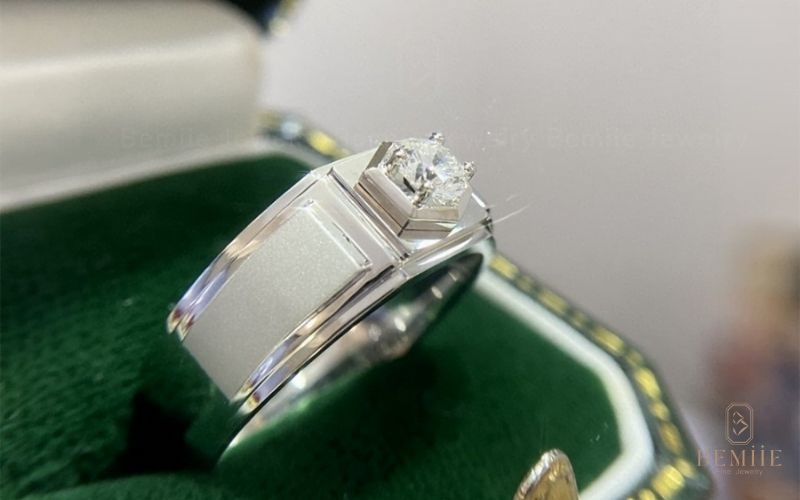 Classic Solitaire Style thể hiện tình yêu mãnh liệt và thuần khiết của đôi lứa
