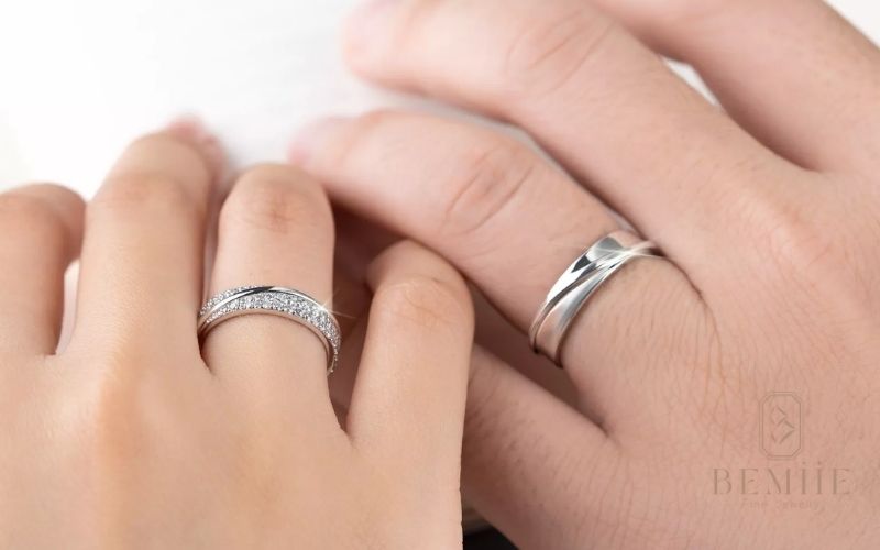 Nhẫn Platinum trơn - biểu tượng của sự gắn kết bền vững và thuần khiết