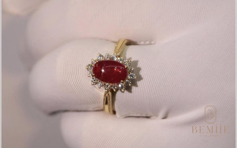 Nhẫn Ruby nữ kèm kim cương - đỉnh cao của sự sang trọng, quý phái