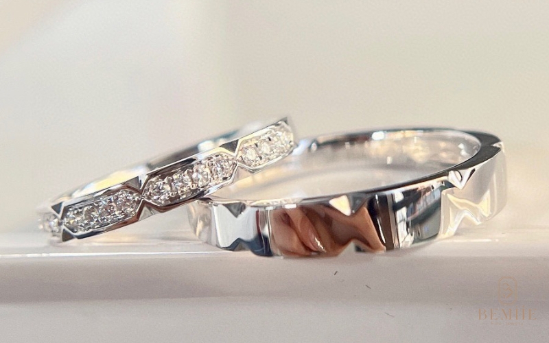 Nhẫn đôi bằng bạch kim trường tồn với thời gian