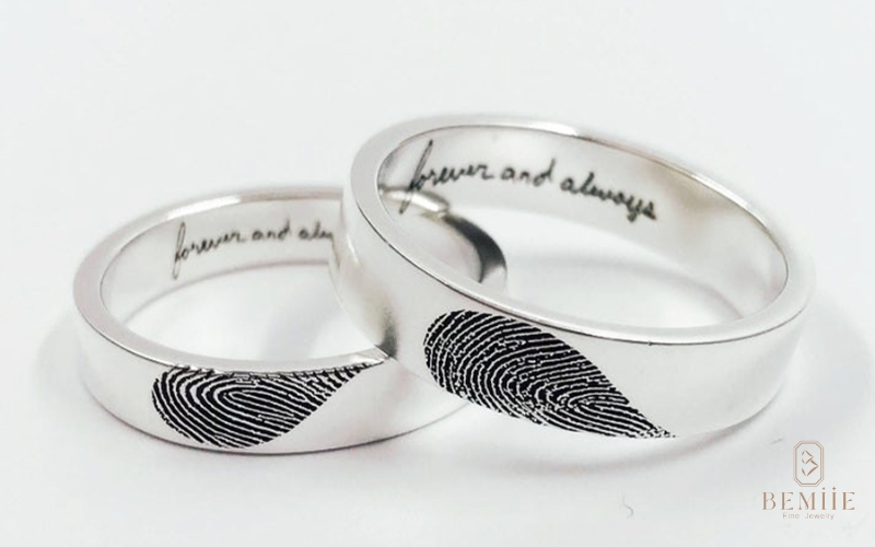 Mẫu nhẫn đôi hình trái tim đại diện cho sự vẹn tròn của lứa đôi