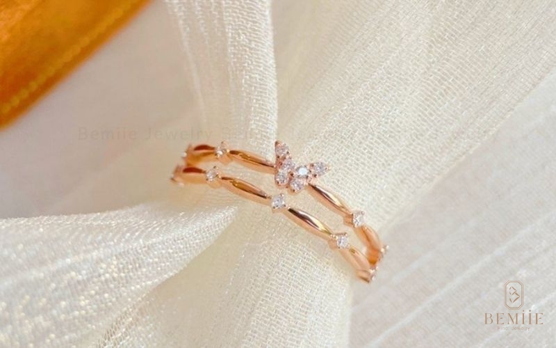 Nhẫn nữ kim cương tự nhiên họa tiết bướm 18K - biểu tượng của giấc mơ tình yêu bay bổng