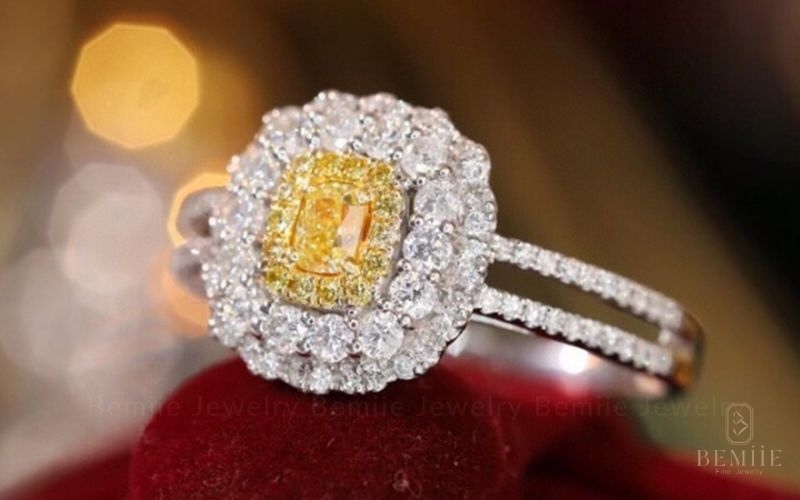 Nhẫn nữ kim cương tự nhiên Fancy Double Halo 18K - như một vầng hào quang tỏa sáng trên bầu trời