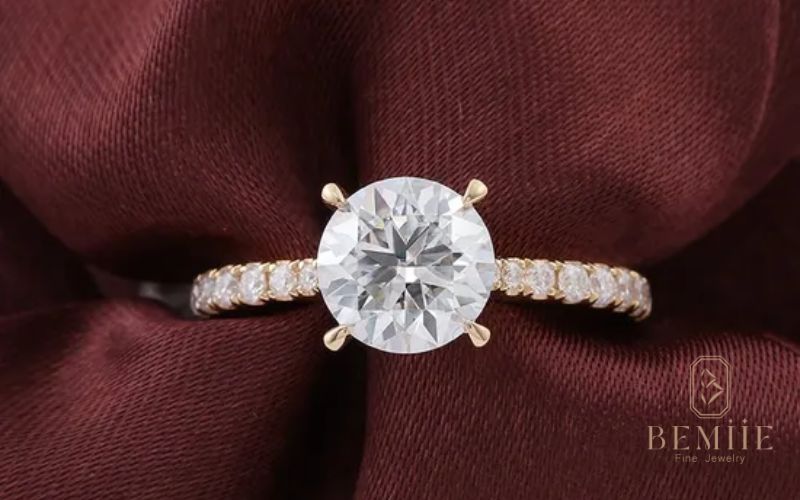 Thiết kế nhẫn Moissanite hình tròn - biểu tượng của tình yêu vĩnh cửu
