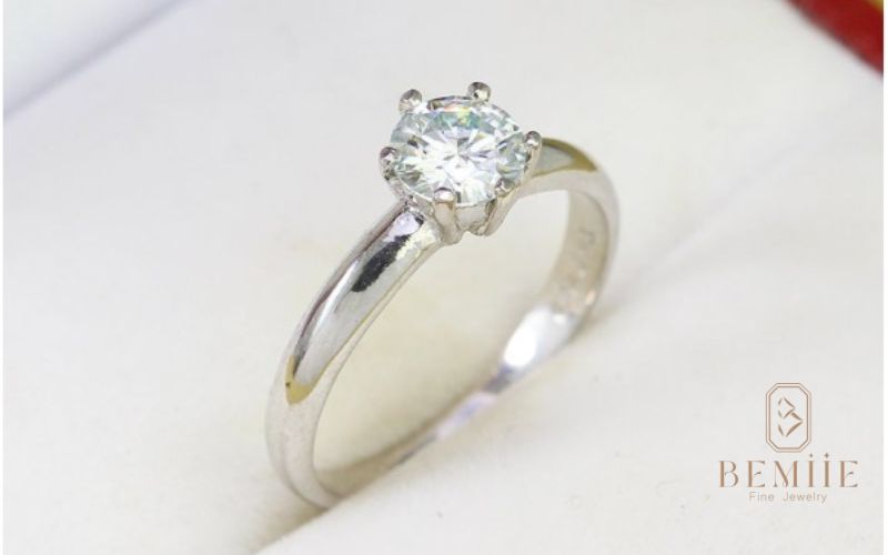 Nhẫn Moissanite phong cách đơn giản - vẻ đẹp thanh lịch trong mọi hoàn cảnh