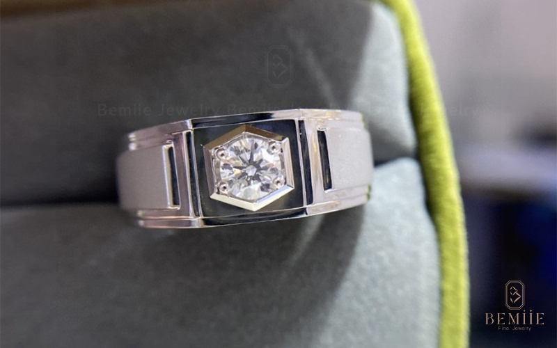 Thiết kế nhẫn nam bằng bạc trẻ trung, năng động