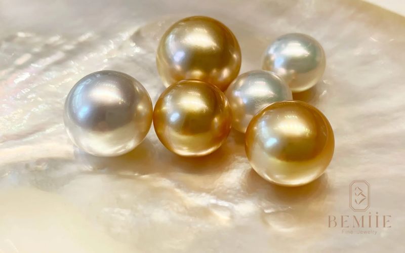 Ngọc trai South Sea là loại ngọc trai sang trọng nhất hiện nay với màu vàng óng ánh